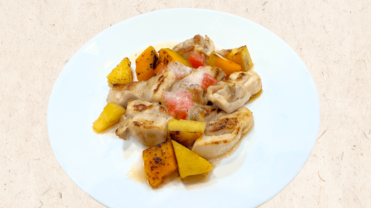 焼き鳥にトマトバブルソースのせ