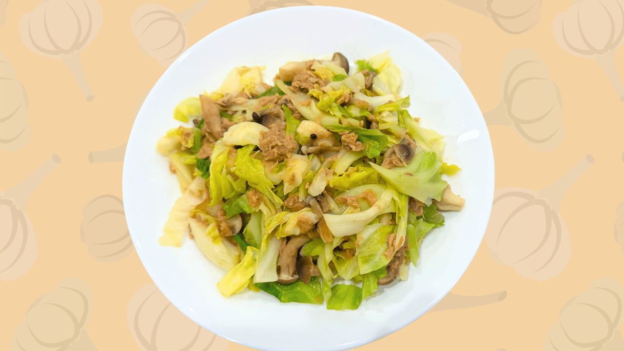 キャベツとツナのガリバタ炒め